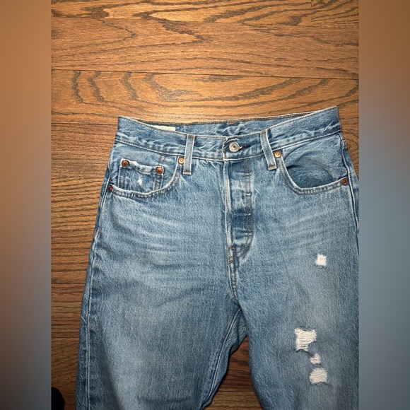 Levi's 501 Original Fit Women's Premium Denim Distressed Jeans Size W25 L30 - Picture 5 of 12